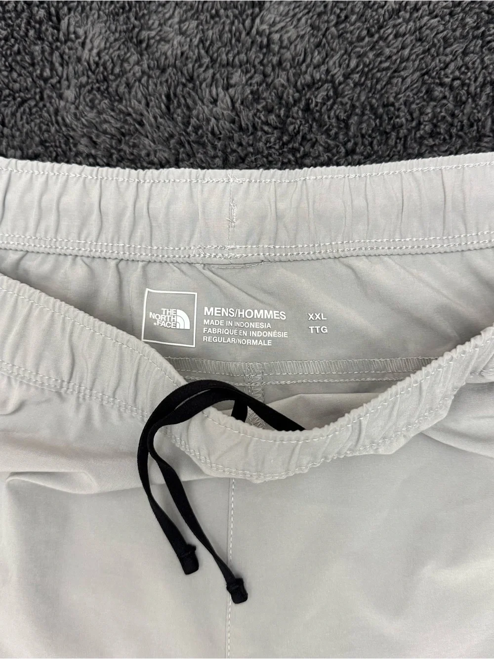North Face Shorts Mens Size 2XL Outdoor Workout Lightweight Activewear Gray